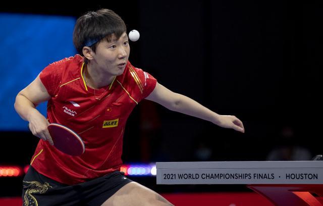 竞技宝官网-王曼昱“低调”中加冕冠军 女乒领军人之争白热化